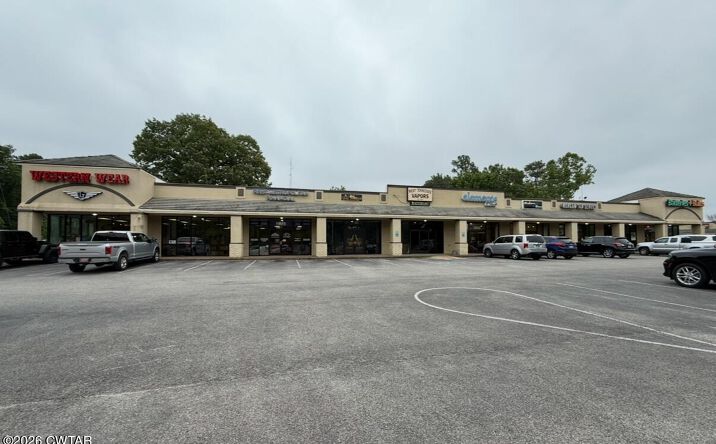 Pictures of Retail property located at 100 Vann Drive, Jackson, TN 38305 for lease - image #1