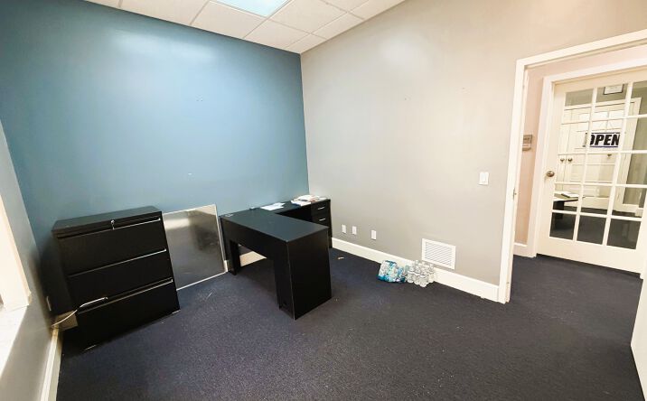 Pictures of Office property located at 4500 Executive Dr, Naples, FL 34119 for lease - image #1