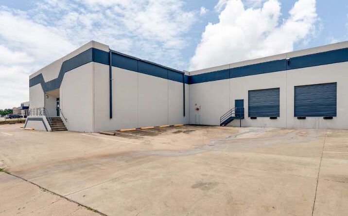 Pictures of Industrial property located at 2570 W Commerce St, Dallas, TX 75212 for lease - image #1