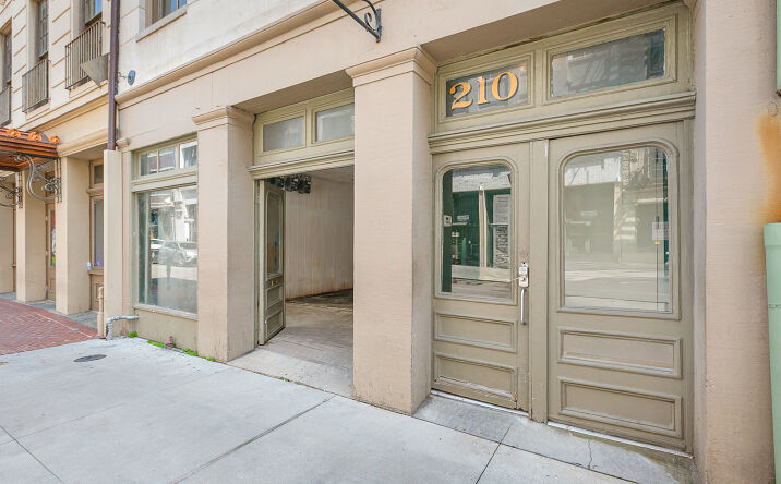 Pictures of Retail, Office, Restaurant property located at 210 Decatur St, New Orleans, LA 70130 for lease - image #1