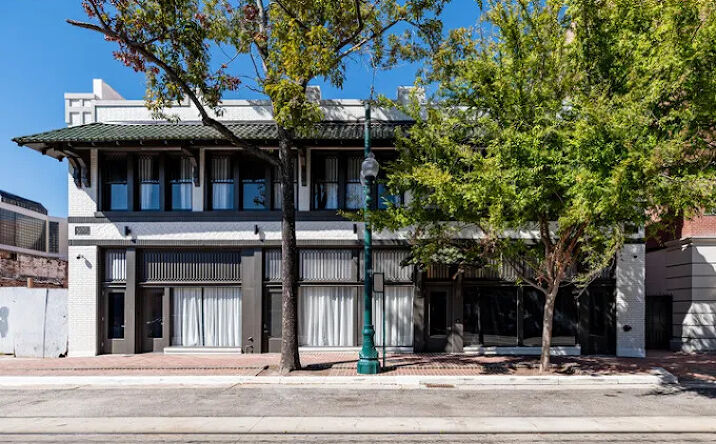 Pictures of Retail property located at 747 St Charles Ave, New Orleans, LA 70130 for lease - image #1