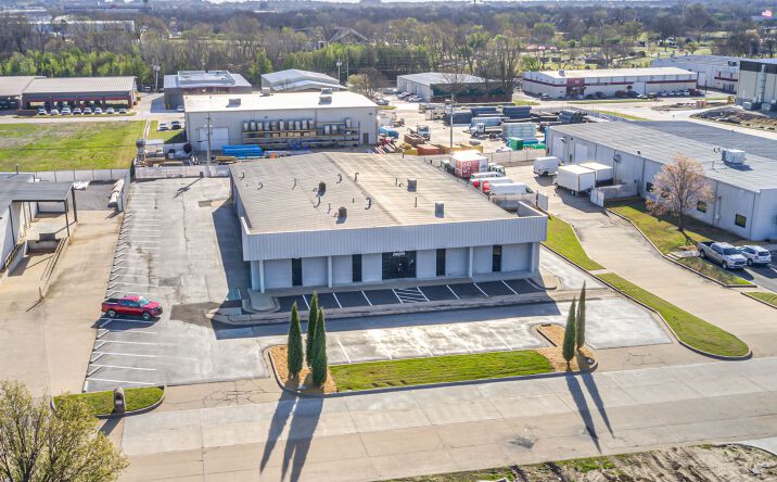 Pictures of Office, Industrial property located at 1827 N Yellowood Ave, Broken Arrow, OK 74012 for lease - image #1