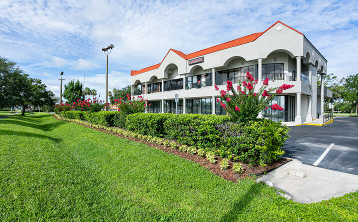 Pictures of Retail, Office property located at 2956 Vineland Rd, Kissimmee, FL 34746 for lease - image #1