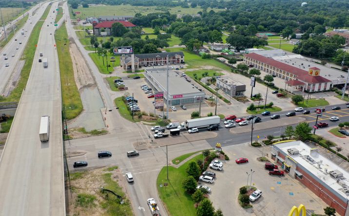 Pictures of Retail property located at 28120 Southwest Fwy, Rosenberg, TX 77471 for lease - image #1