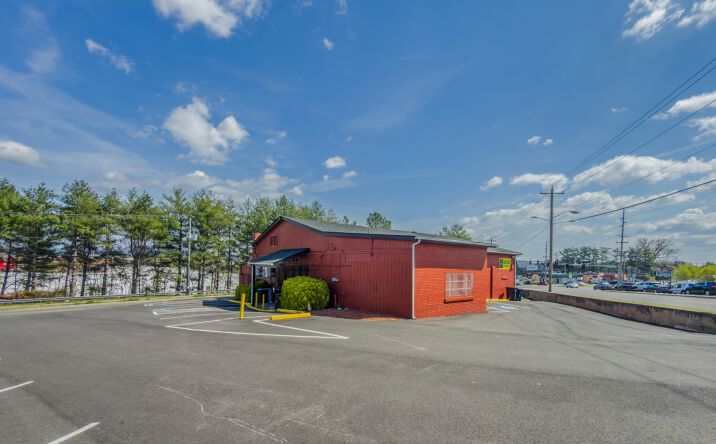 Pictures of Retail property located at 3312 Cove Rd, Roanoke, VA 24017 for lease - image #1