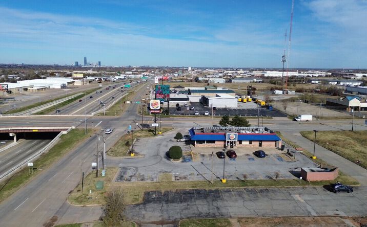 Pictures of Restaurant, Retail property located at 6700 S I-35 Service Rd, Oklahoma City, OK 73149 for lease - image #1