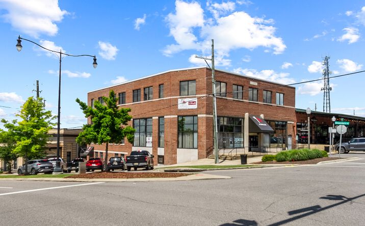 Pictures of Restaurant property located at 2330 4th St, Tuscaloosa, AL 35401 for lease - image #1