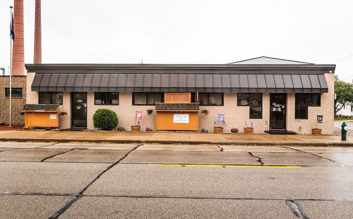 Pictures of Retail, Office, Special Purpose property located at 2423 16th St S, La Crosse, WI 54601 for lease - image #1