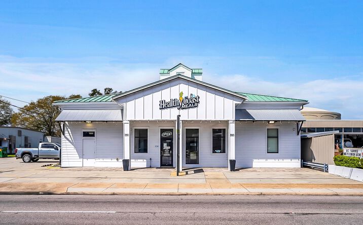 Pictures of Restaurant, Retail, Special Purpose property located at 350 Eglin Pkwy NE, Fort Walton Beach, FL 32547 for lease - image #1