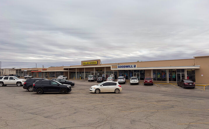 Pictures of Retail property located at 1701 W 5th St, Plainview, TX 79072 for lease - image #1