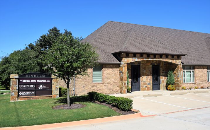 Pictures of Office property located at 414 N Main St, Grapevine, TX 76051 for lease - image #1