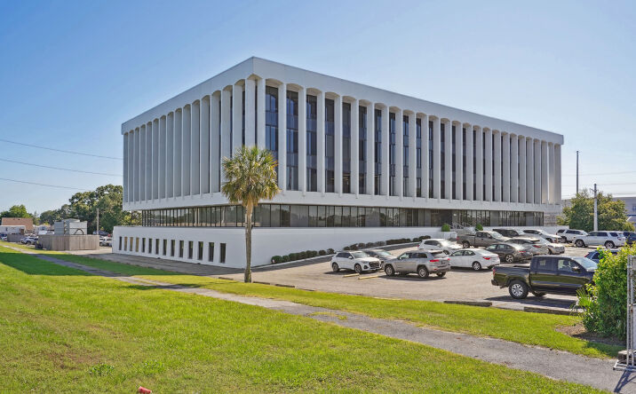 Pictures of Office property located at 110 Veterans Memorial Blvd, Metairie, LA 70005 for lease - image #1