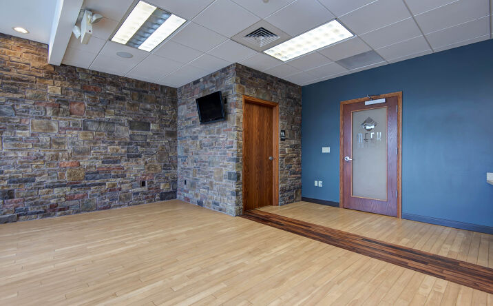 Pictures of Office property located at 1934 S Glenstone Ave, Springfield, MO 65804 for lease - image #1