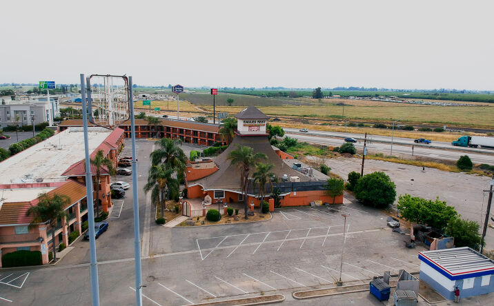 Pictures of Restaurant, Retail property located at 2000 E Childs Ave, Merced, CA 95341 for lease - image #1