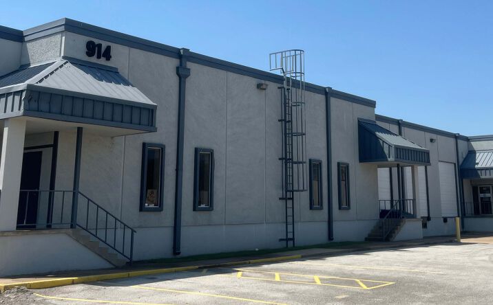 Pictures of Industrial property located at 910-916 Avenue M, Grand Prairie, TX 75050 for lease - image #1
