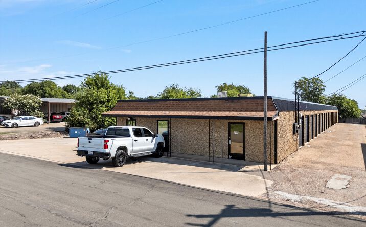 Pictures of Industrial property located at 1053 Industrial Blvd, Suite D, Hewitt, TX 76643 for lease - image #1