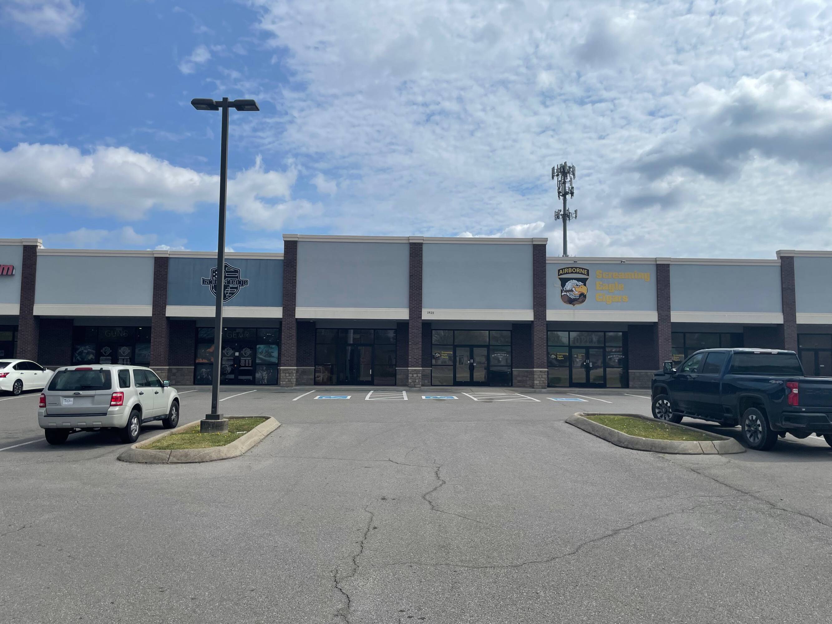 1925 Fort Campbell Blvd, Clarksville, TN 37042