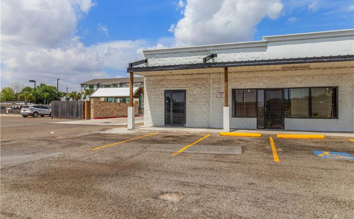 Pictures of Land property located at 7218 W Expressway 83 # B, Mission, TX 78572 for lease - image #1