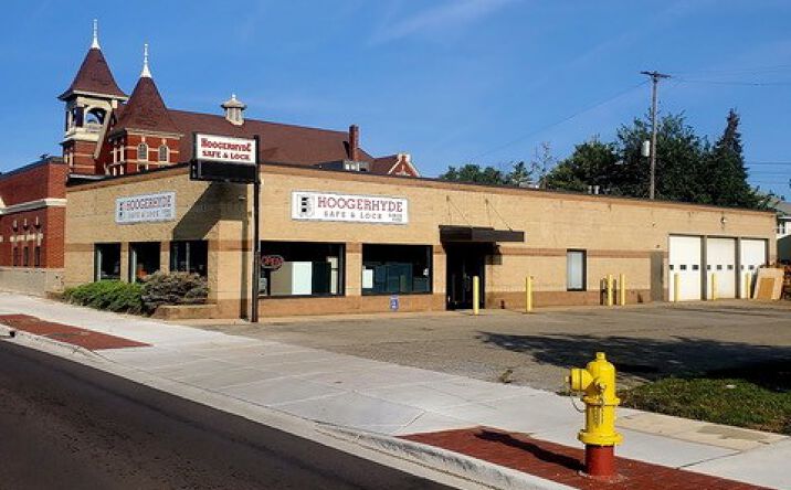 Pictures of Retail property located at 1033 Leonard St NW, Grand Rapids, MI 49504 for lease - image #1