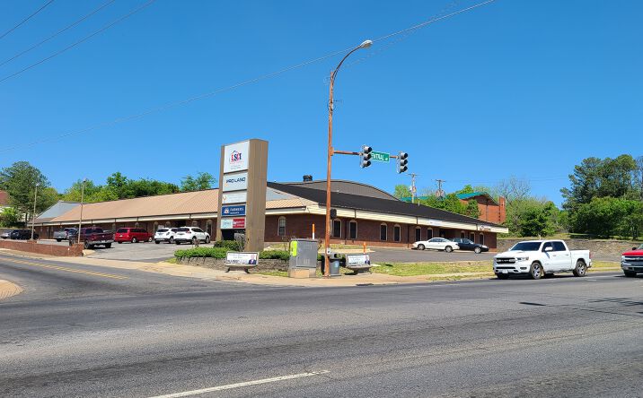 Pictures of Office property located at 1820 Central Ave, Hot Springs, AR 71913 for lease - image #1