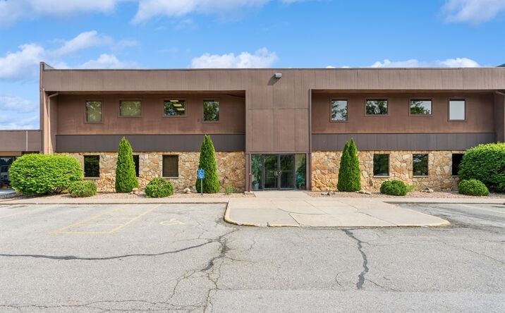 Pictures of Office property located at 8350 Hickman Road, Des Moines, IA 50325 for lease - image #1
