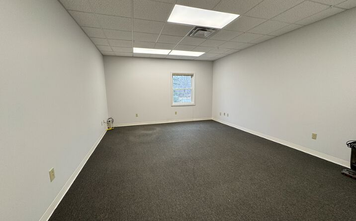 Pictures of Office property located at 243 Mt Auburn Ave, Auburn, ME 04210 for lease - image #1