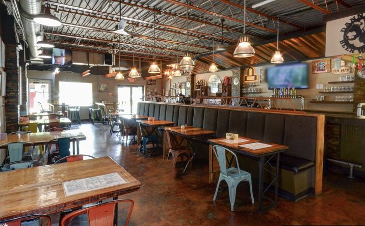 Pictures of Restaurant property located at 2033 W Franklin St, Evansville, IN 47712 for lease - image #1
