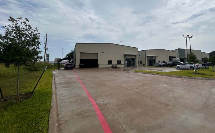 Pictures of Industrial property located at 16217 North Fwy, Houston, TX 77090 for lease - image #1