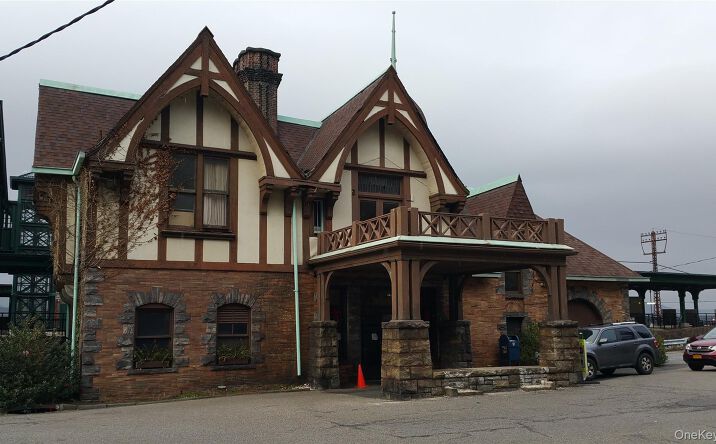 Pictures of Retail property located at 110 Ardsley Avenue W, Greenburgh, NY 10503 for lease - image #1