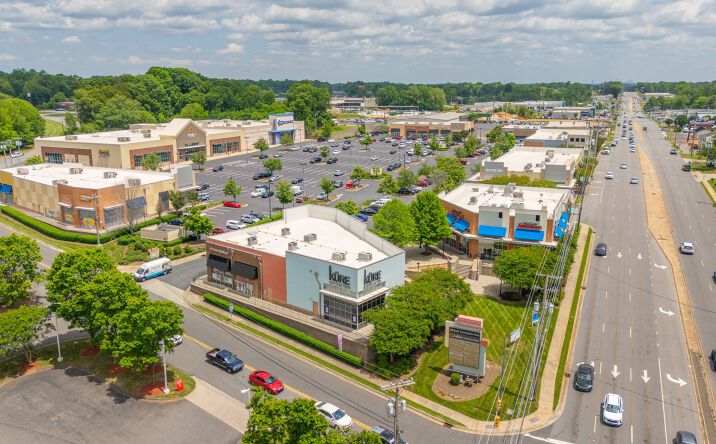 Pictures of Retail property located at 3900 E Franklin Blvd, Gastonia, NC 28056 for lease - image #1