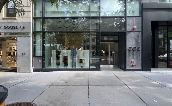 Pictures of Retail property located at 46 E Oak St, Chicago, IL 60611 for lease - image #1