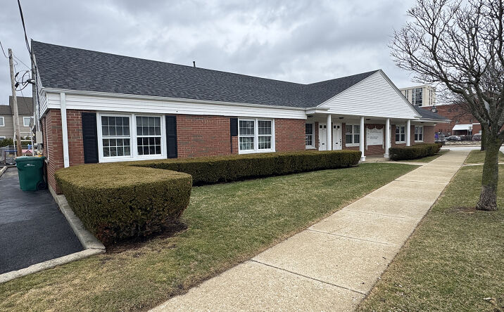 Pictures of Office property located at 103 Orchard Terrace, Lombard, IL 60148 for lease - image #1