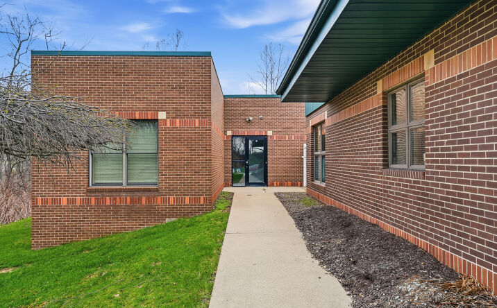 Pictures of Office property located at 2873 W Hardies Rd, Gibsonia, PA 15044 for lease - image #1