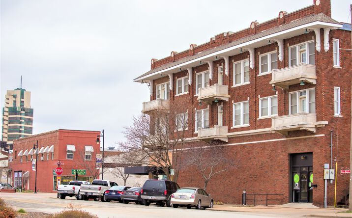 Pictures of Retail, Office, Restaurant property located at 201 S Osage Ave, Bartlesville, OK 74003 for lease - image #1
