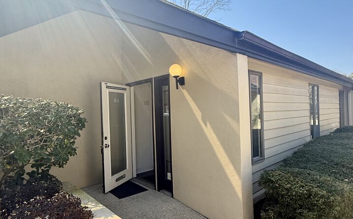 Pictures of Office, Retail property located at 109 Wappoo Creek Dr, Charleston, SC 29412 for lease - image #1