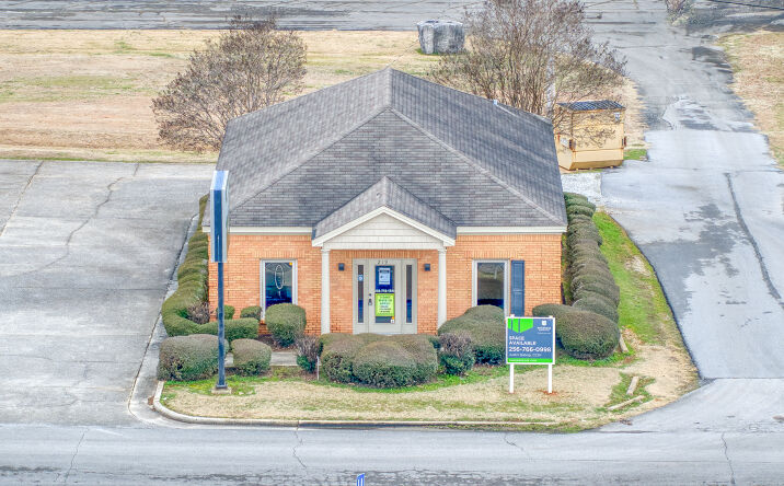 Pictures of Office property located at 219 Cox Creek Pkwy, Florence, AL 35630 for lease - image #1