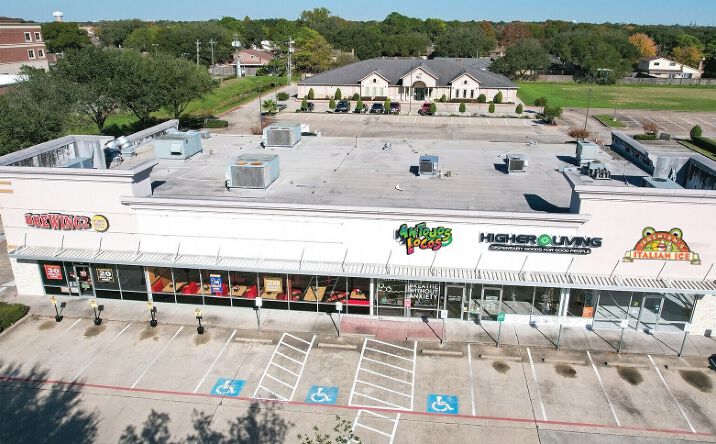 Pictures of Retail, Restaurant property located at 5005 Fairmont Pkwy, Pasadena, TX 77505-3723 for lease - image #1
