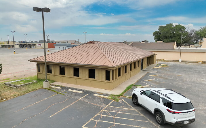 Pictures of Retail, Restaurant property located at 2131 E 8th St, Odessa, TX 79761 for lease - image #1