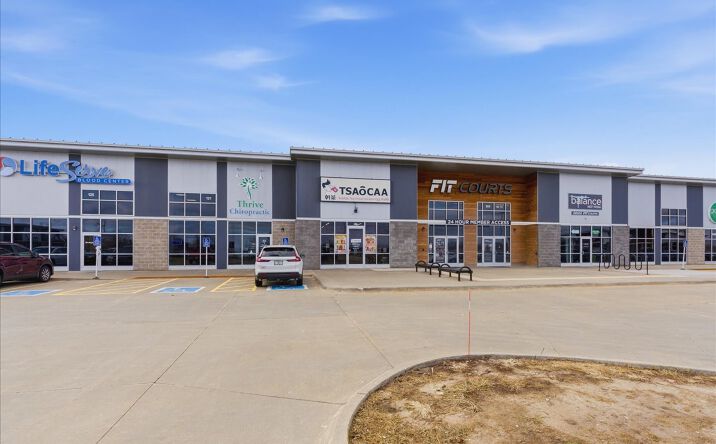 Pictures of Retail, Restaurant property located at 924 Viking Rd, Cedar Falls, IA 50613 for lease - image #1
