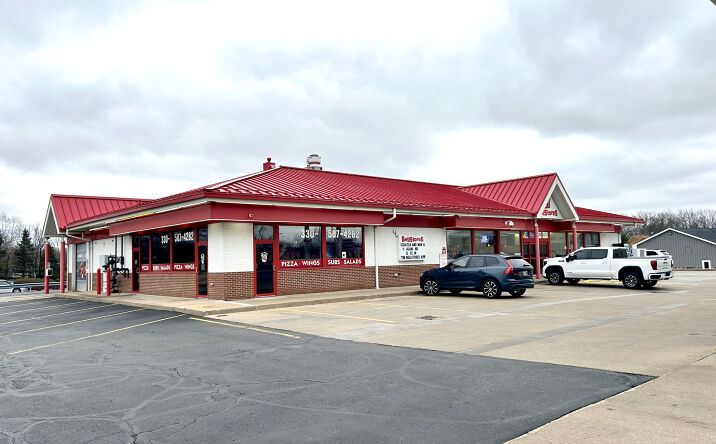 Pictures of Retail, Restaurant property located at 1261 W Maple St, Hartville, OH 44632 for lease - image #1