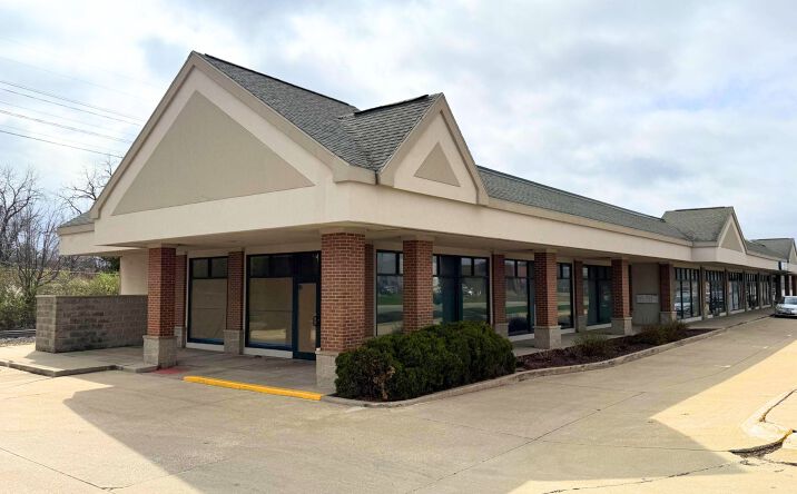 Pictures of Retail, Restaurant property located at 2020 S Neil St, Champaign, IL 61820 for lease - image #1