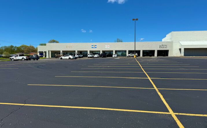 Pictures of Retail, Office property located at 1418 Blackiston Mill Rd, Clarksville, IN 47129 for lease - image #1