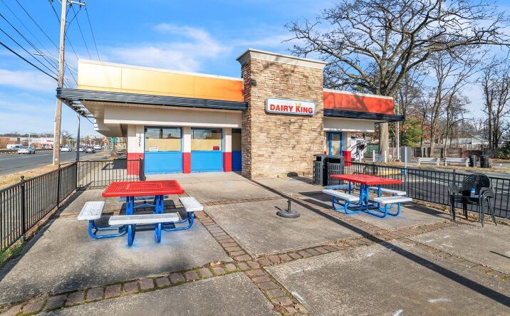 Pictures of Restaurant, Retail property located at 1535 Memorial Dr, Chicopee, MA 01020 for lease - image #1