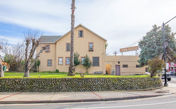 Pictures of Restaurant property located at 10236 Fair Oaks Blvd, Fair Oaks, CA 95628 for lease - image #1