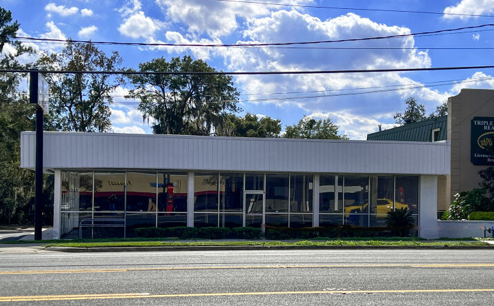 Pictures of Retail property located at 1746 E Silver Springs Blvd, Ocala, FL 34470 for lease - image #1