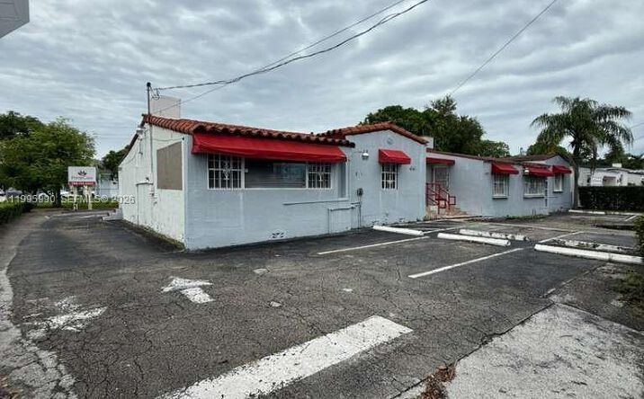Pictures of Office property located at 4141 SW 6th St, Coral Gables, FL 33134 for lease - image #1