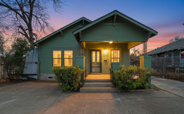 Pictures of Retail, Office, Special Purpose property located at 2703 E Cesar Chavez St, Austin, TX 78702 for lease - image #1