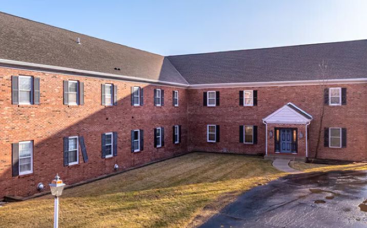Pictures of Office property located at 10144 N Port Washington Rd, Mequon, WI 53092 for lease - image #1