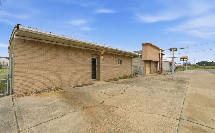 Pictures of Industrial, Office property located at 708 Museum Rd, Conway, AR 72032 for lease - image #1