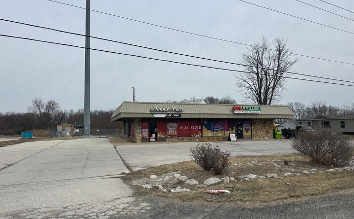 Pictures of Retail, Office property located at 2126 E Morton Ave, Jacksonville, IL 62650 for lease - image #1